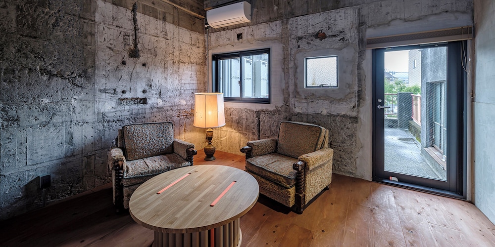 ファミリー スイート クイーンベッド 2 台 バルコニー 客室2 | Arcade Hotel