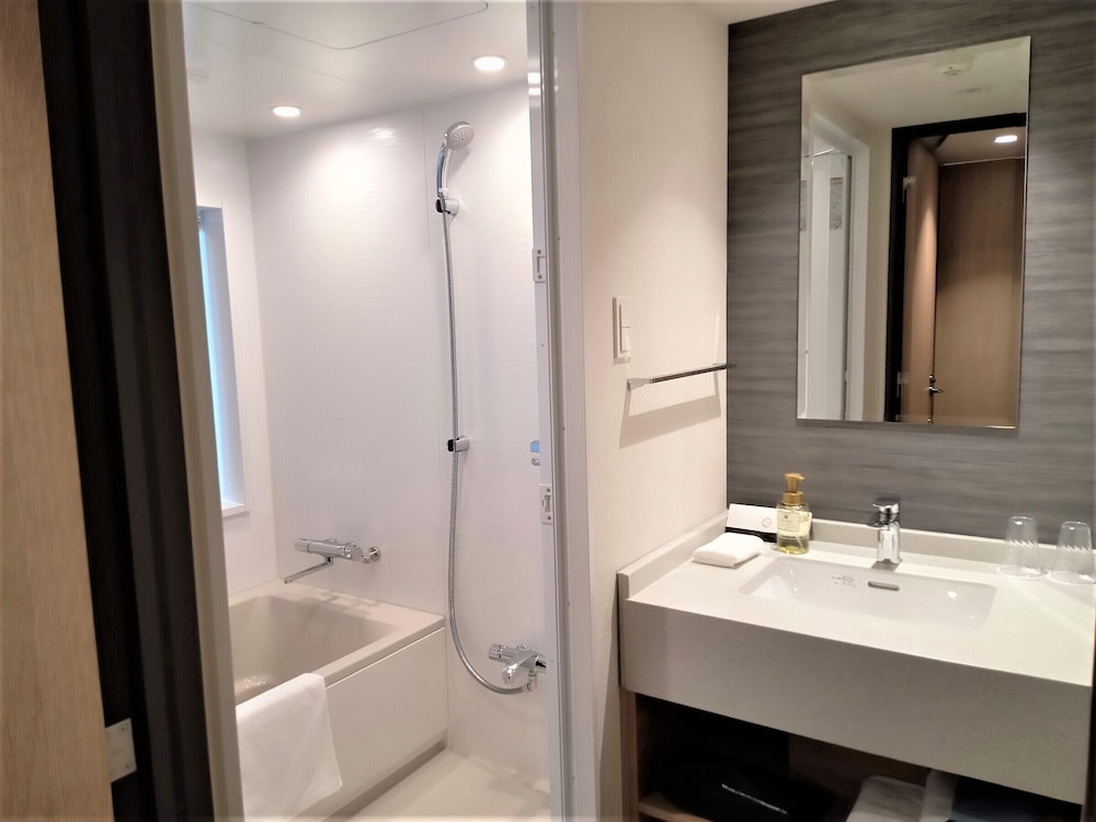 スタンダード ダブルルーム クイーンベッド 1 台 禁煙 専用バスルーム バスルーム0 | アルアホテル京都