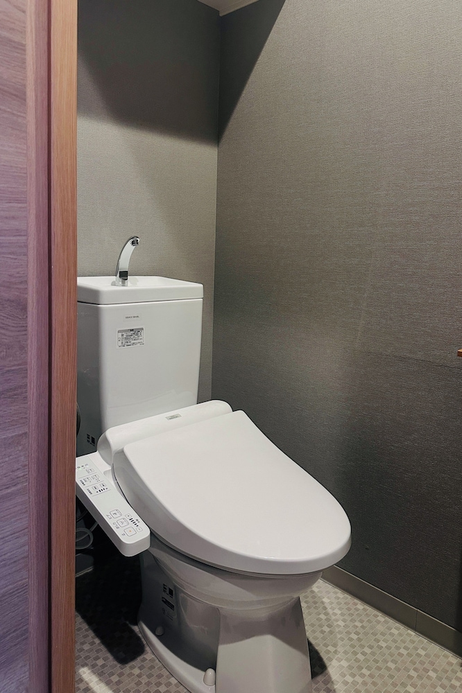 スイート ベッド (複数台) 禁煙 バスルームのシンク0 | 住一難波南新今宮店