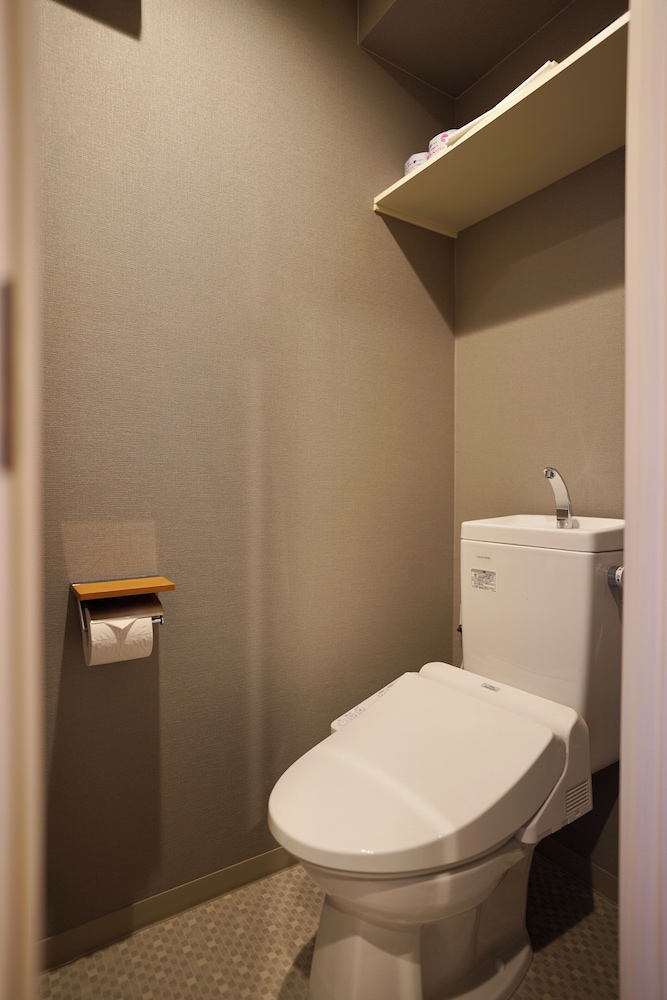 4 人部屋 ベッド (複数台) 禁煙 バスルームのシンク0 | 住一難波南新今宮店