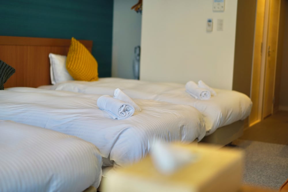 4 人部屋 ベッド (複数台) 禁煙 客室3 | 住一難波南新今宮店