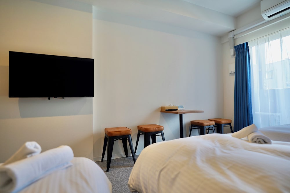 4 人部屋 ベッド (複数台) 禁煙 客室5 | 住一難波南新今宮店