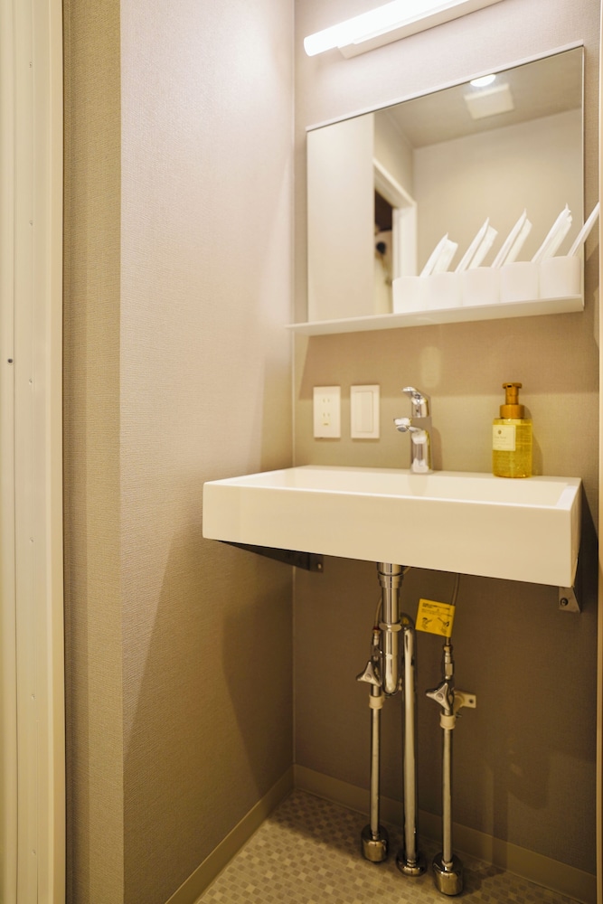 スイート ベッド (複数台) 禁煙 バスルーム1 | 住一難波南新今宮店