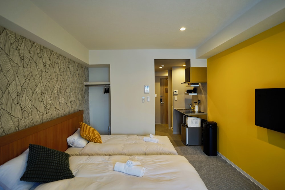 4 人部屋 ベッド (複数台) 禁煙 簡易キッチン 客室5 | 住一難波南新今宮店