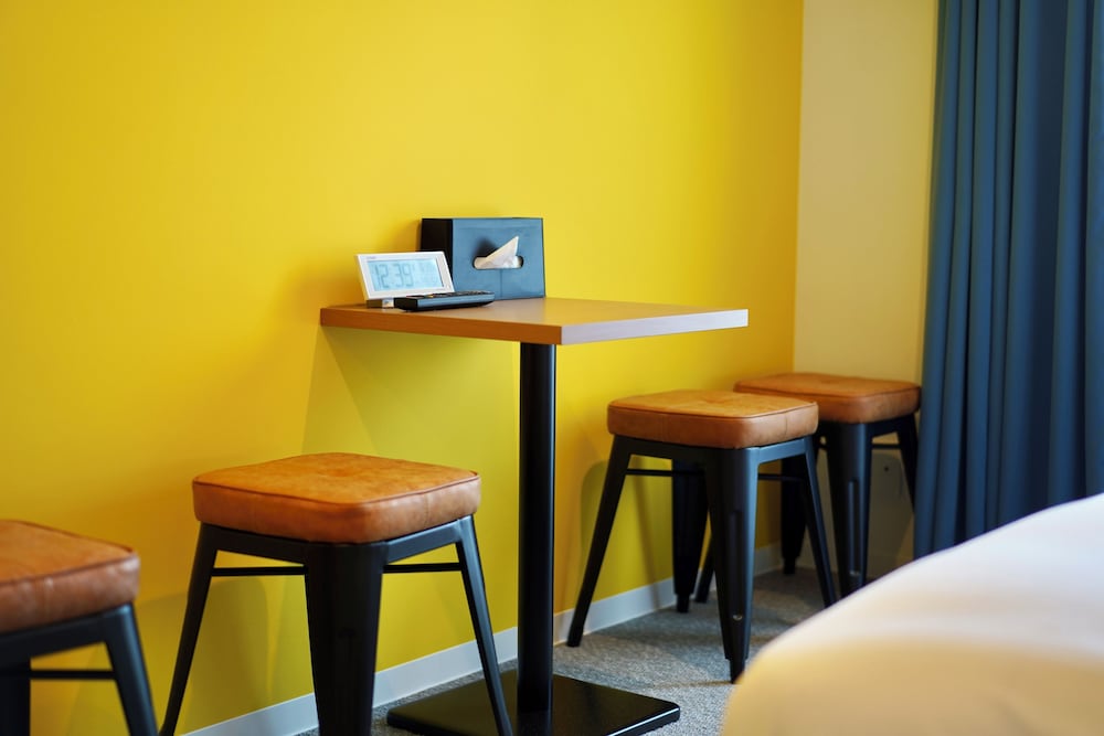 4 人部屋 ベッド (複数台) 禁煙 簡易キッチン 客室1 | 住一難波南新今宮店