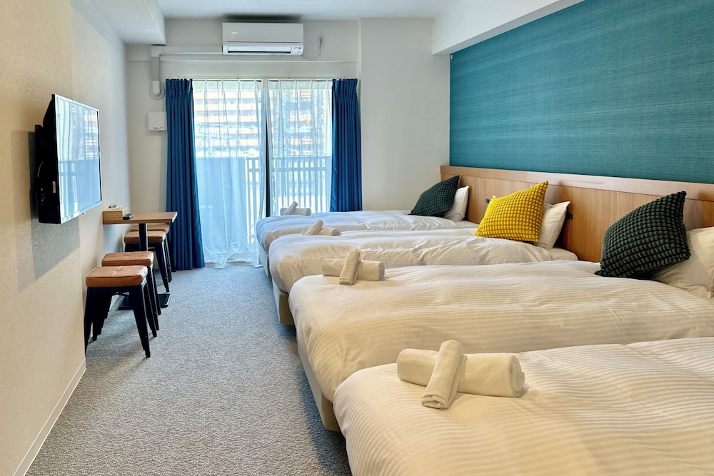 4 人部屋 ベッド (複数台) 禁煙 客室2 | 住一難波南新今宮店