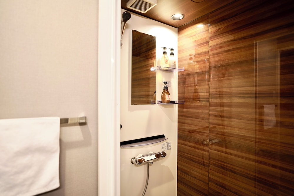 スイート ベッド (複数台) 禁煙 バスルーム0 | 住一難波南新今宮店