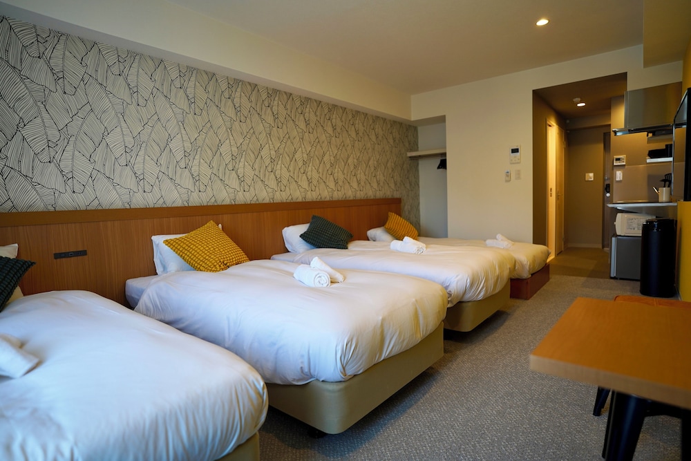 4 人部屋 ベッド (複数台) 禁煙 簡易キッチン 客室2 | 住一難波南新今宮店