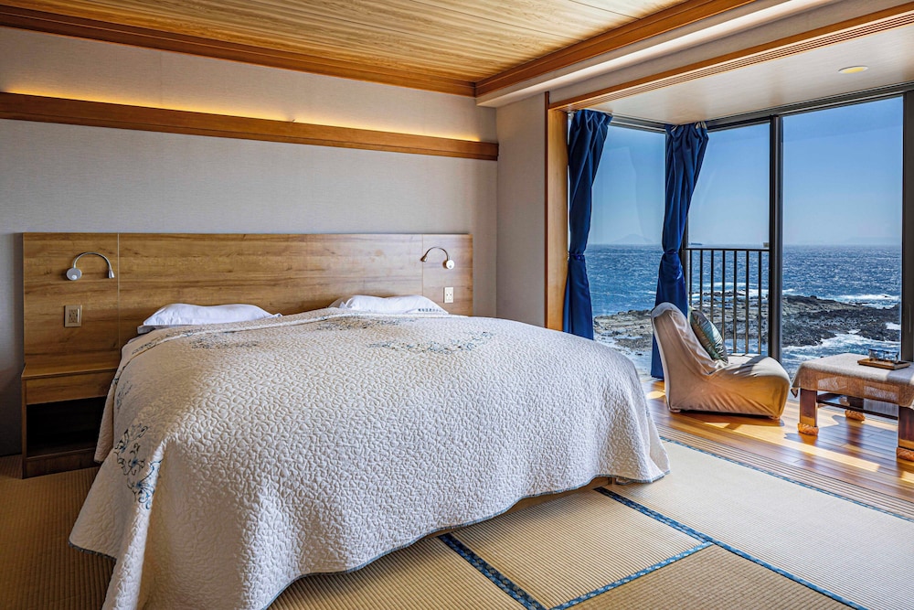 本館402〜404オーシャンビュー和洋室　ツインベッド 禁煙 客室11 | 博海温泉ホテル