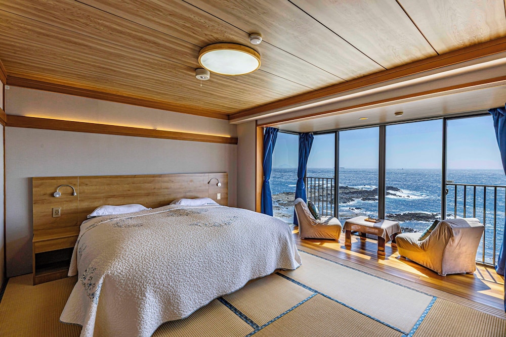 本館402〜404オーシャンビュー和洋室　ツインベッド 禁煙 客室12 | 博海温泉ホテル