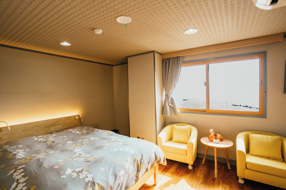 本館301洋室　ダブルベッドベッド 禁煙 | 博海温泉ホテル