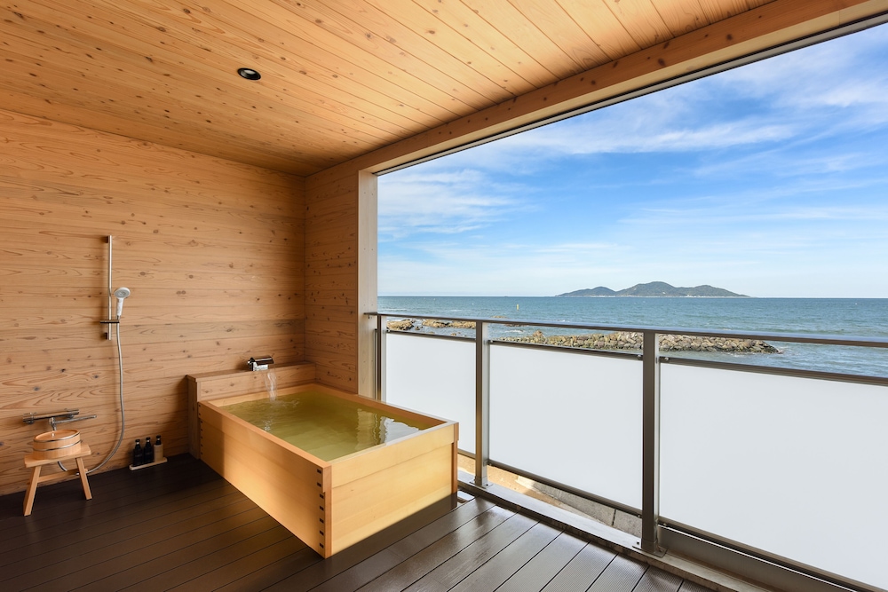 別館 露天風呂付 デラックスツイン 禁煙 客室5 | 玄海旅館