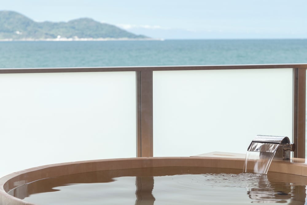 露天風呂付 スイート (ツイン) 禁煙 バスルーム1 | 玄海旅館