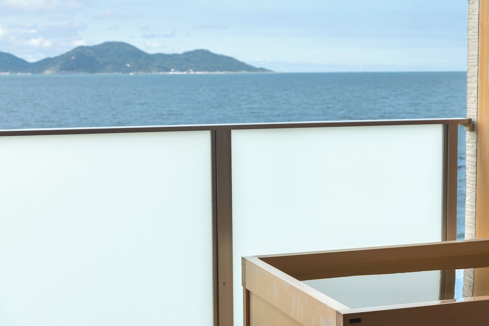 露天風呂付 デラックスツイン 禁煙 客室5 | 玄海旅館