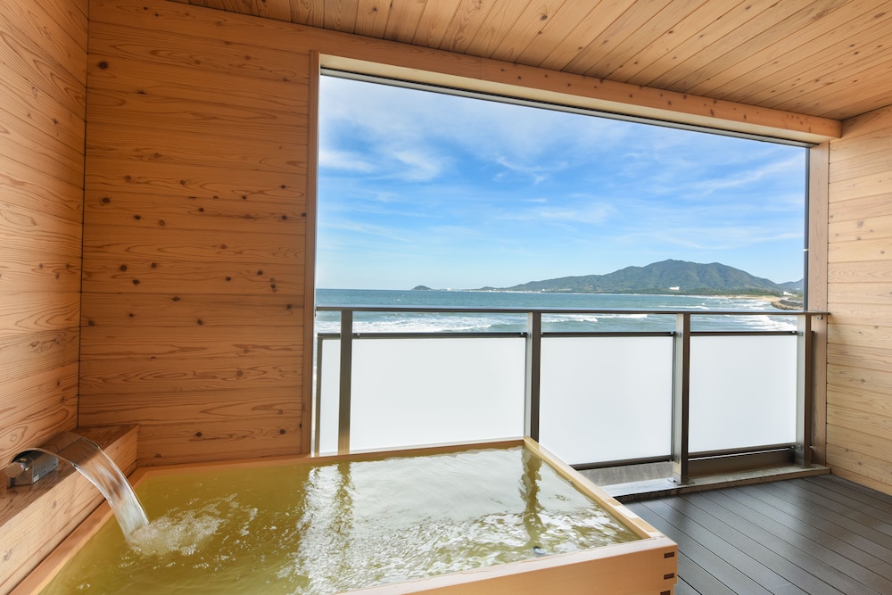 別館 露天風呂付 デラックスツイン 禁煙 客室1 | 玄海旅館