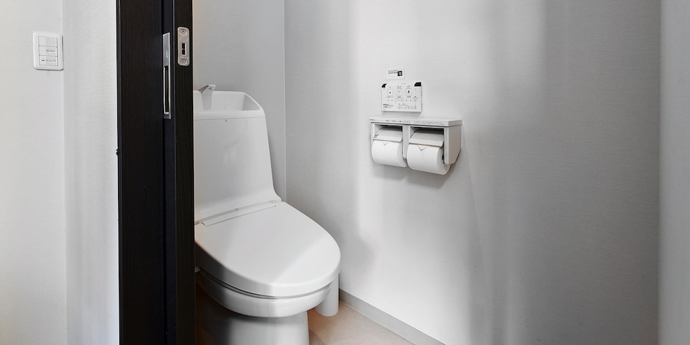 デラックス ツインルーム バスルーム1 | 井筒ホテル 京都 河原町三条