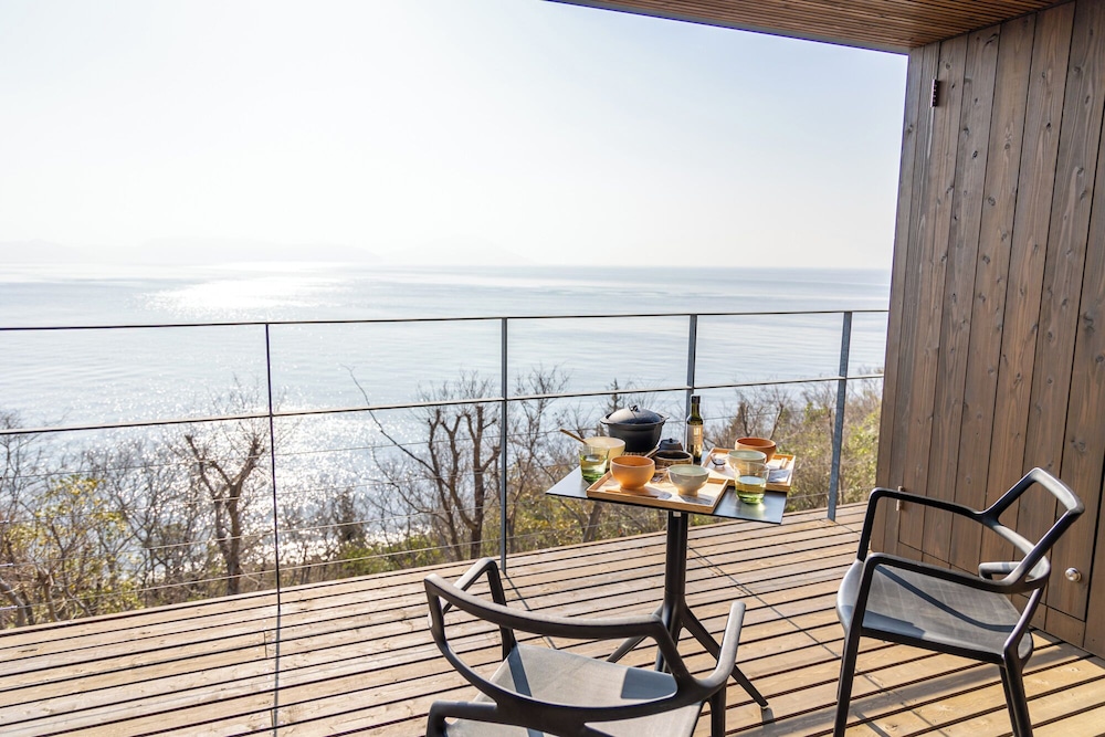 シグネチャー ツインルーム ダブルベッド 2 台 禁煙 シービュー 客室2 | 千年オリーブテラス for your wellness