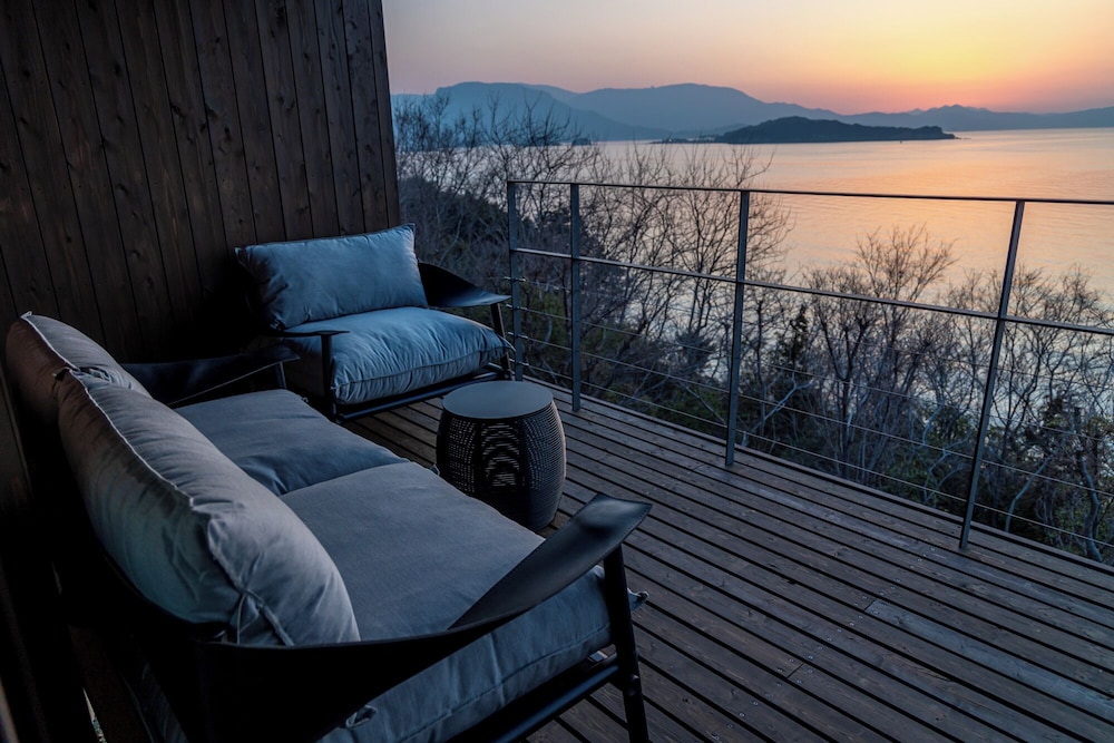 デラックス トリプルルーム 禁煙 シービュー テラス / パティオ1 | 千年オリーブテラス for your wellness