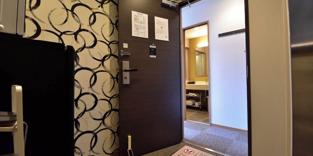 デラックス ツインルーム リバービュー 客室2 | 井筒ホテル 高瀬川別邸