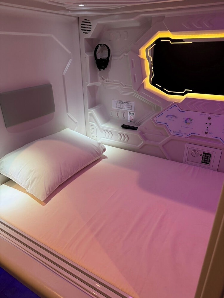 スタンダード ダブルカプセルルーム (1 名様利用) 禁煙 共用バスルーム 客室2 | HOTEL GALAXY POD