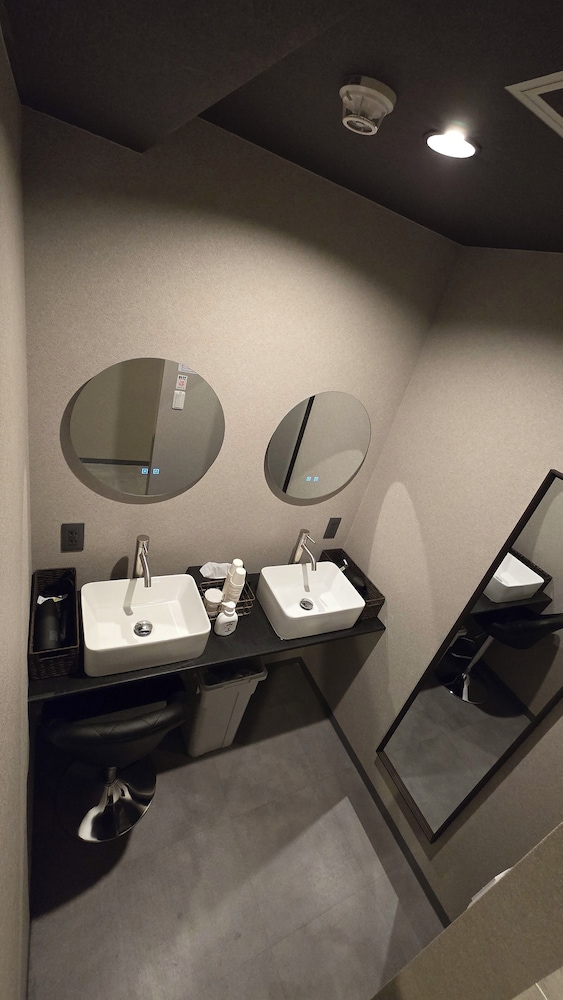 スタンダード ダブルカプセルルーム (1 名様利用) 禁煙 共用バスルーム バスルームの設備0 | HOTEL GALAXY POD