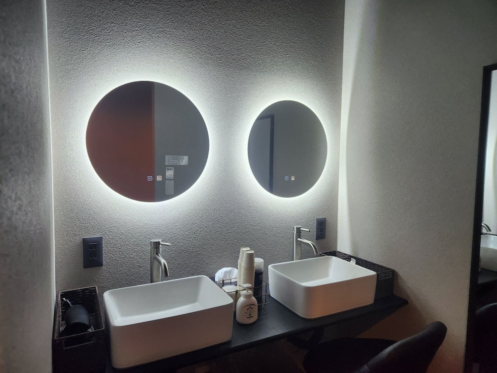 スタンダード ダブルカプセルルーム (1 名様利用) 禁煙 共用バスルーム バスルーム1 | HOTEL GALAXY POD
