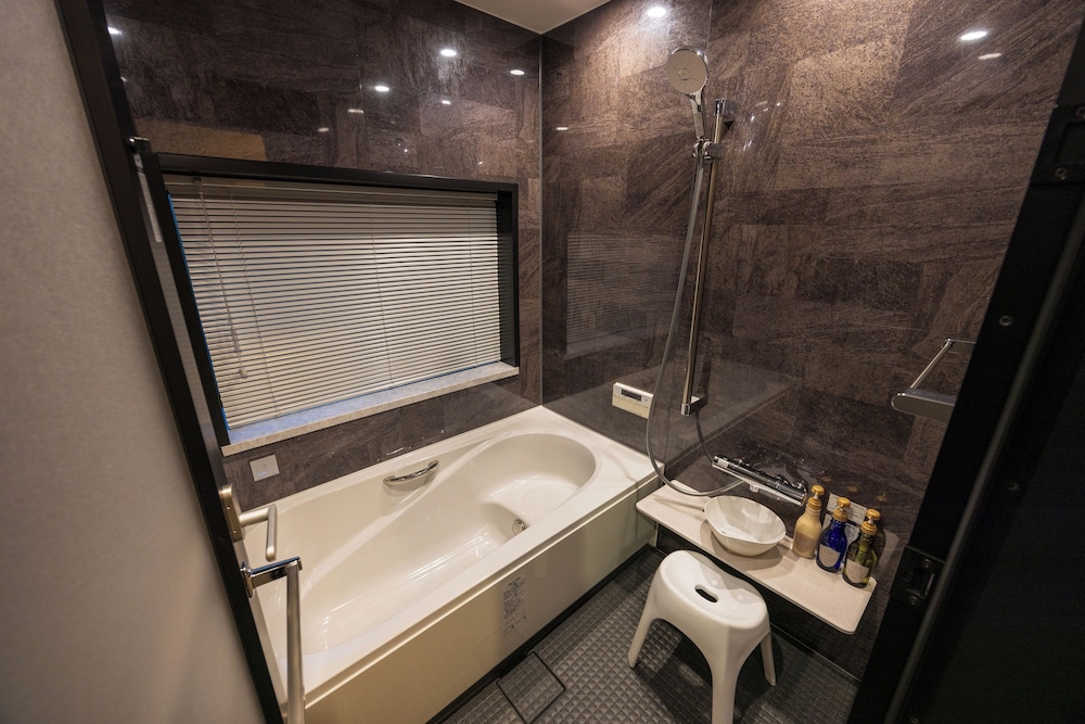 コンフォート コンドミニアム 1 ベッドルーム バルコニー ガーデンビュー バスルーム0 | 箱根仙石原の宿よいな