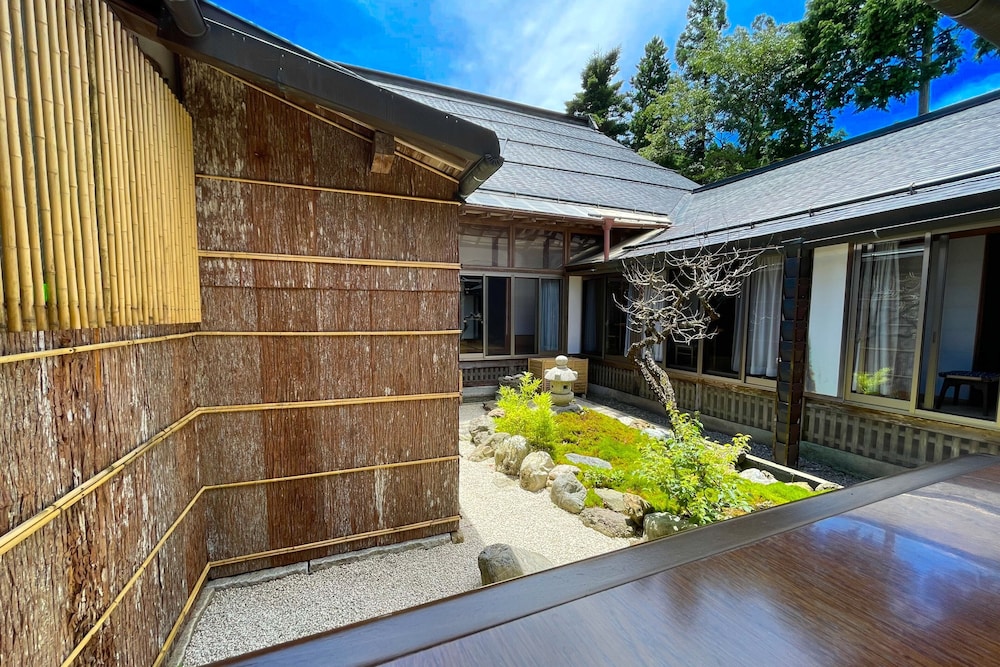 スーペリア ツインルーム ガーデンビュー 部屋からの景観0 | 高野山 宿坊 桜池院