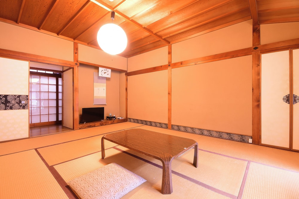 スーペリア ツインルーム ガーデンビュー 客室2 | 高野山 宿坊 桜池院