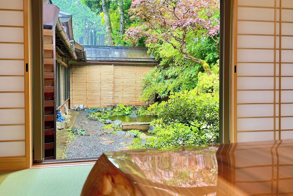 デラックス ルーム ガーデンビュー 部屋からの景観0 | 高野山 宿坊 桜池院