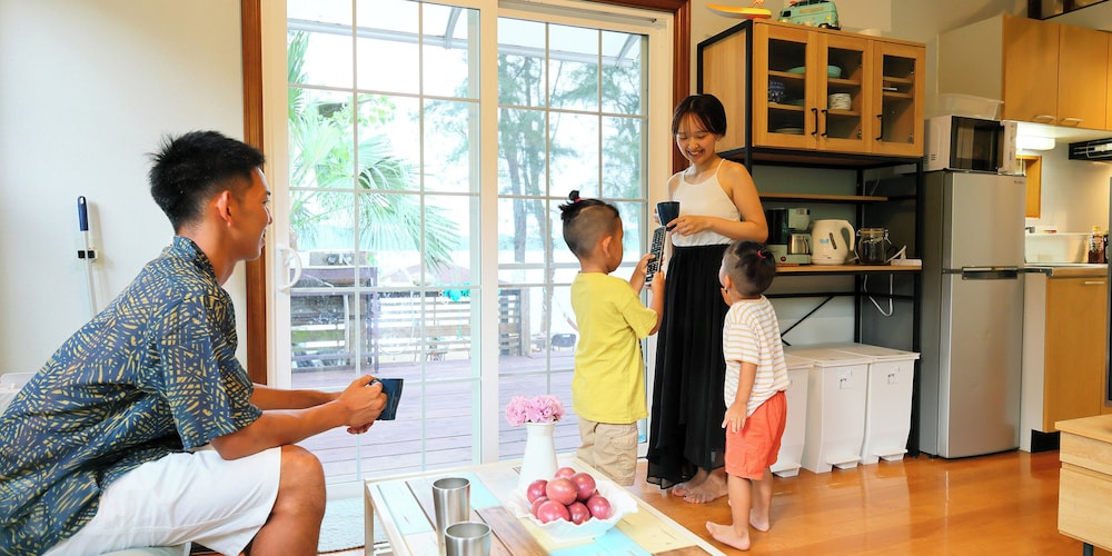 ロイヤル スイート ベッド (複数台) リビング エリア1 | ル グランブルー