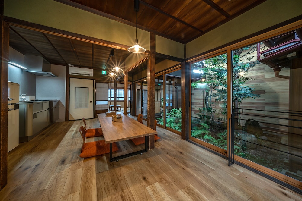 トラディショナル ハウス リバービュー リビング エリア4 | WAT RESORT 飛騨まちやど桜