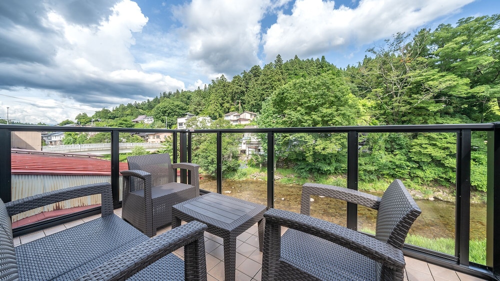 トラディショナル ハウス リバービュー テラス / パティオ1 | WAT RESORT 飛騨まちやど桜