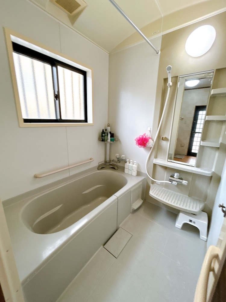 コンドミニアム 4 ベッドルーム キッチン シティビュー バスルーム1 | コンドミニアムパレスリゾート北谷オーシャンビュー