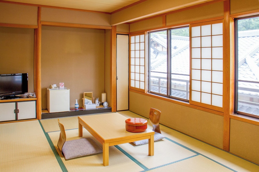 ファミリー ルーム ガーデンビュー 客室1 | KKR奈良みかさ荘