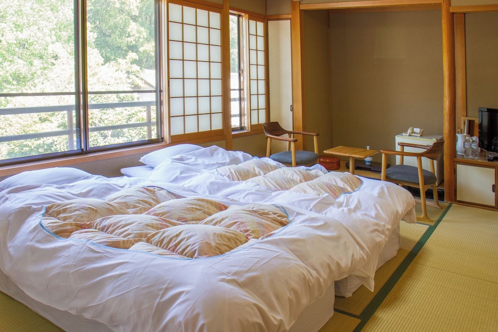 ファミリー ルーム ガーデンビュー 客室2 | KKR奈良みかさ荘