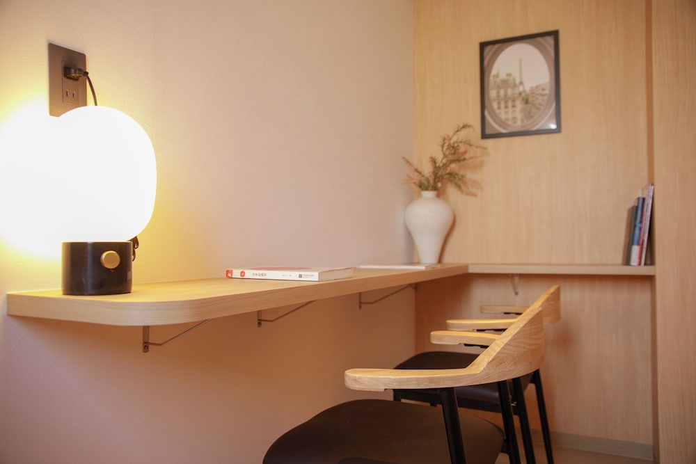 スーペリア アパートメント リビング エリア1 | MKG Home芝