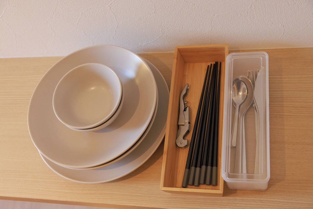 スーペリア アパートメント 客室内のダイニングエリア0 | MKG Home芝