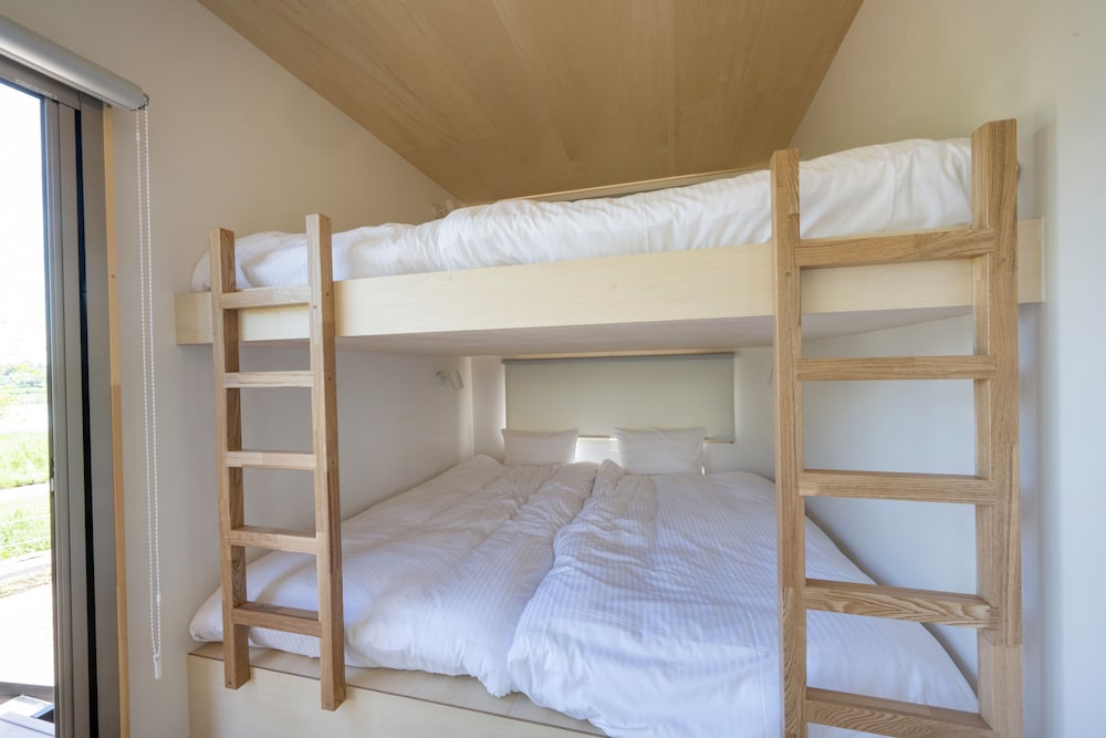 ベーシック モバイルホーム パーシャルレイクビュー 客室2 | 里沼リゾート Hotel KOMORINU