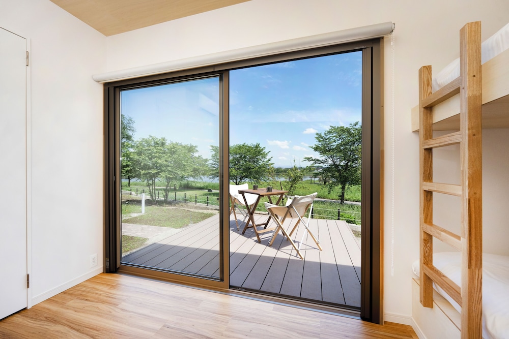 ベーシック モバイルホーム パーシャルレイクビュー 客室1 | 里沼リゾート Hotel KOMORINU