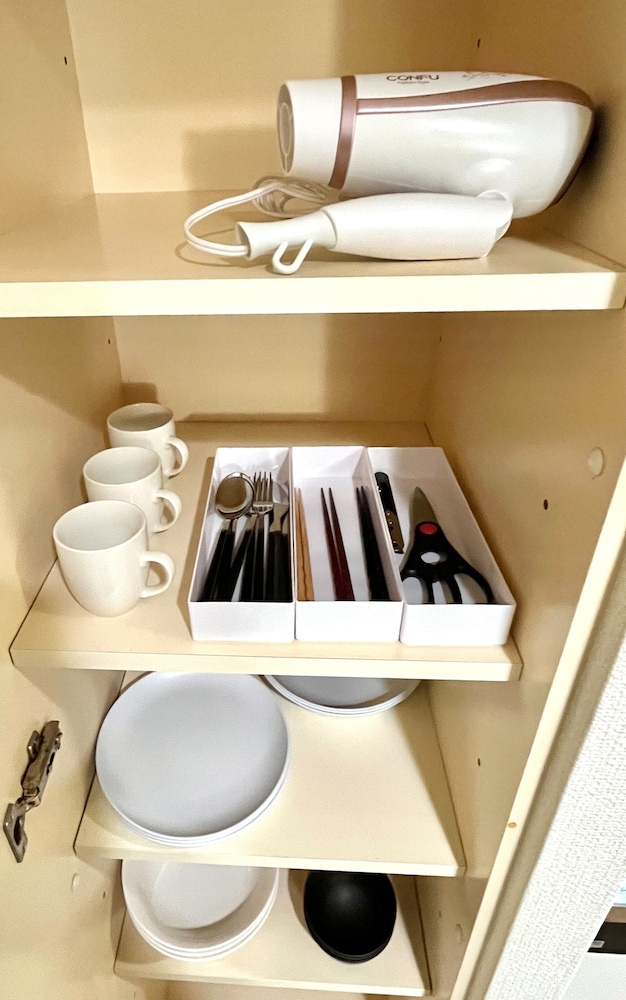 ベーシック トリプルルーム 1 ベッドルーム 禁煙 専用簡易キッチン1 | SFハイツ