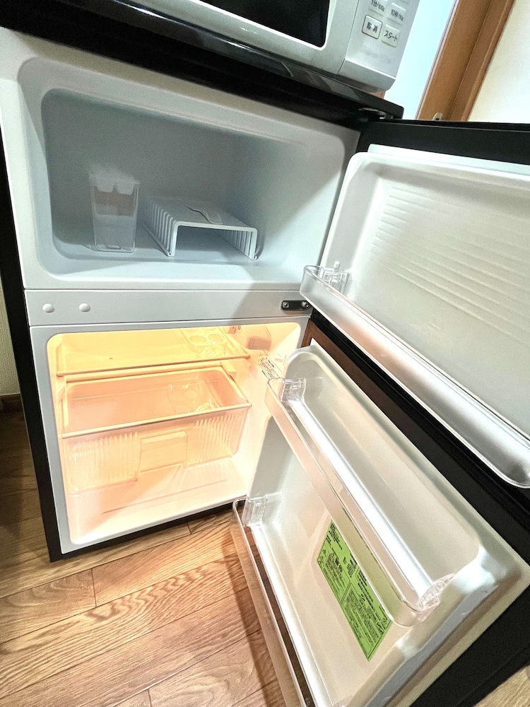 ベーシック トリプルルーム 1 ベッドルーム 禁煙 小型冷蔵庫0 | SFハイツ