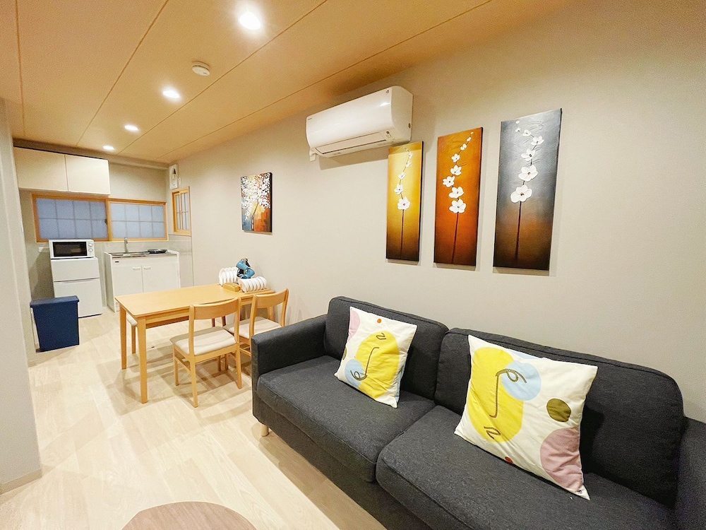 デラックス ハウス 2 ベッドルーム 禁煙 簡易キッチン リビング エリア3 | Tamatsukan