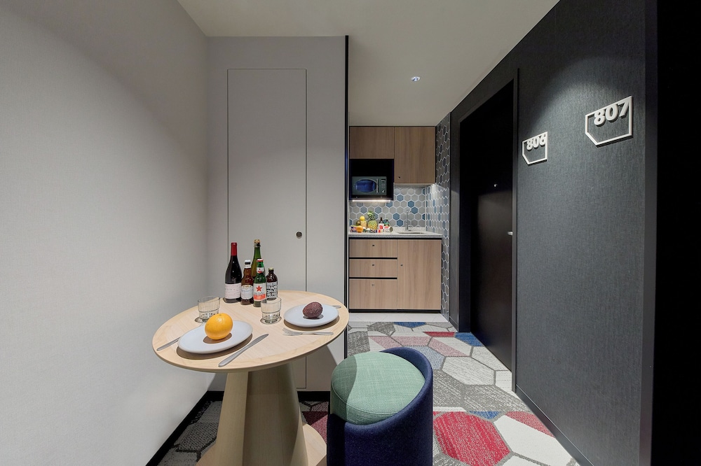 ルーム 2 ベッドルーム (Two of a Kind) リビング エリア0 | lyf 渋谷東京