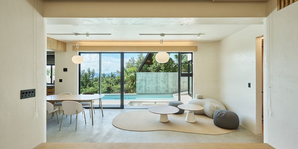 ラグジュアリー ヴィラ リビング エリア1 | ima villa