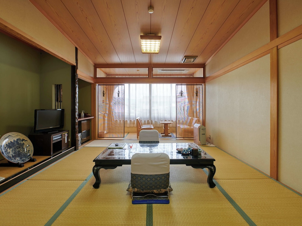 [禁煙] 和室12畳 [広縁バストイレ付き] 客室1 | 緑風苑きよはる