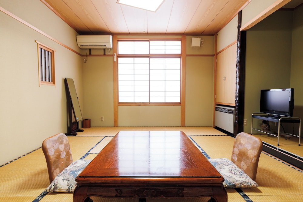 トラディショナル トリプルルーム 3 ベッドルーム 禁煙 客室5 | 緑風苑 きよはる