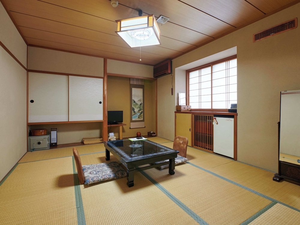 [禁煙] ベーシック和室7.5～10畳 [トイレ洗面付き] | 緑風苑きよはる