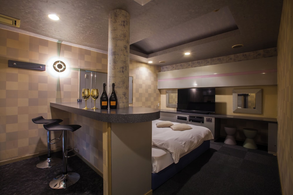 シングルルーム キングベッド 1 台 喫煙可 客室3 | ホテル セントリバー - 大人限定