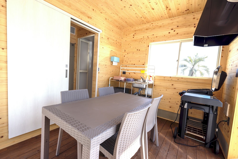 ビーチゲート付きドームテント (シングルベッド4台) 禁煙 客室3 | Sugar Beach Oarai